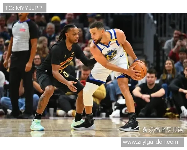 湖人勇士激战19日NBA季后赛精彩对决引发球迷热议